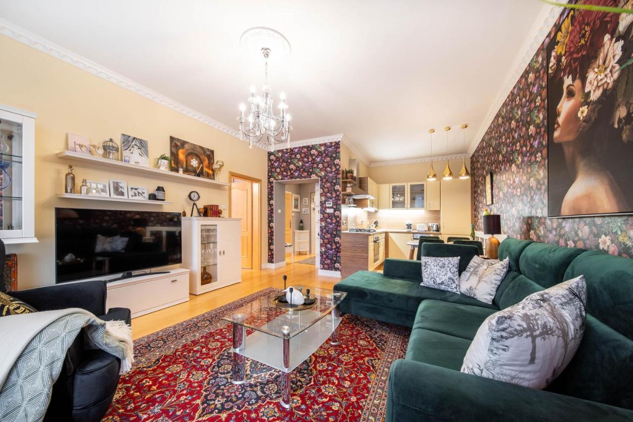 La Fleur Apartment *